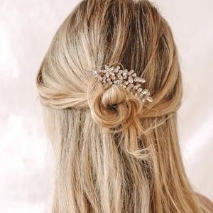 Lulus Crystal Floral Hair Comb - Gold